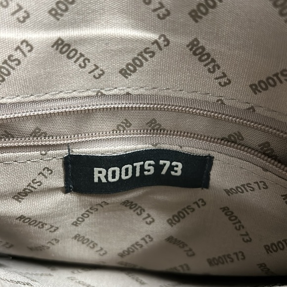 Roots 73 Pebbled Vegan Leather Purse Crossbody Bag - Picture 3 of 10